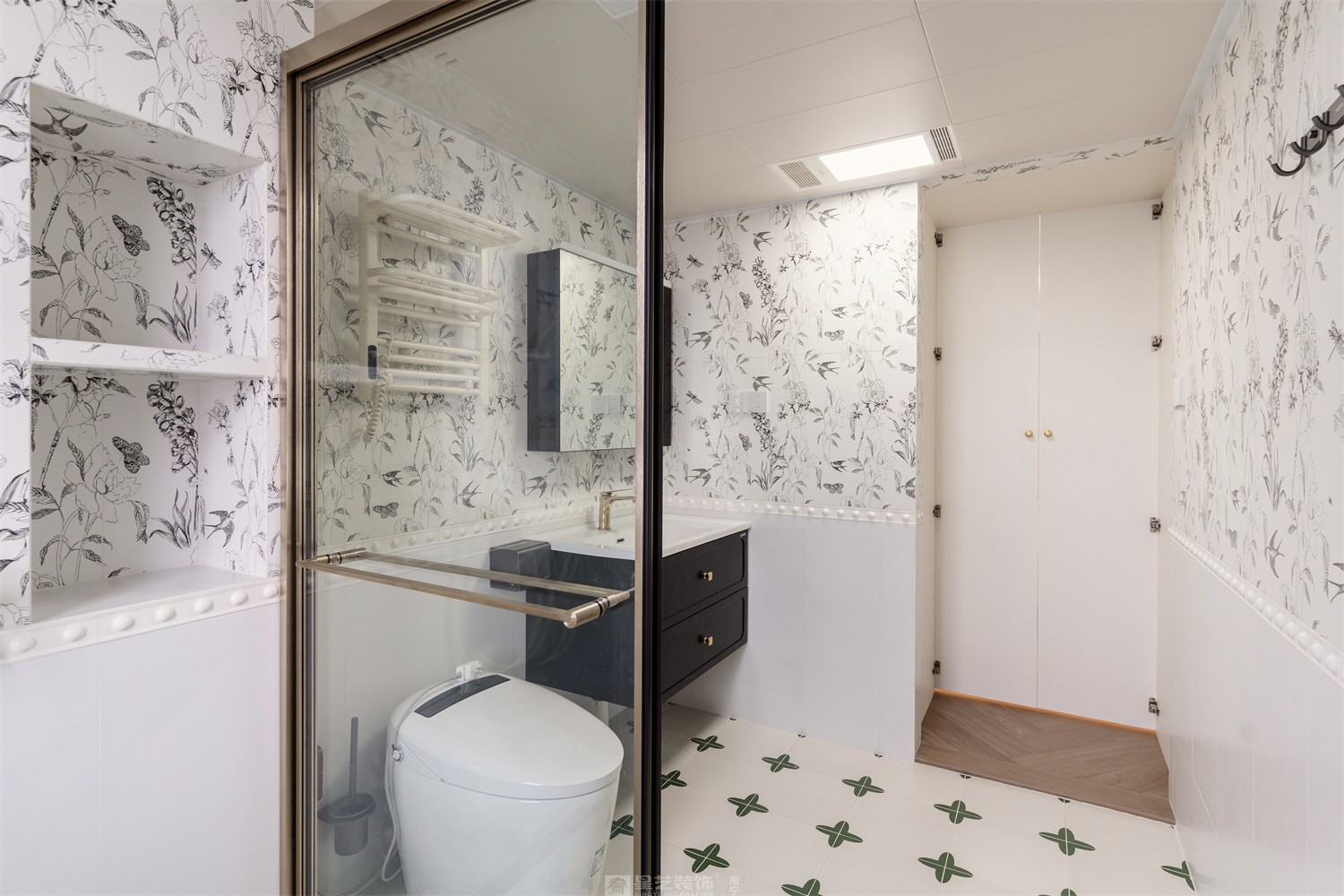 华润中山府113平法式中古卫生间装修完工实景图