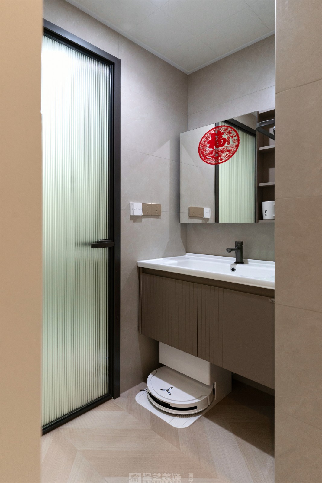 华润西园悦府86平原木风卫生间装修完工实景图