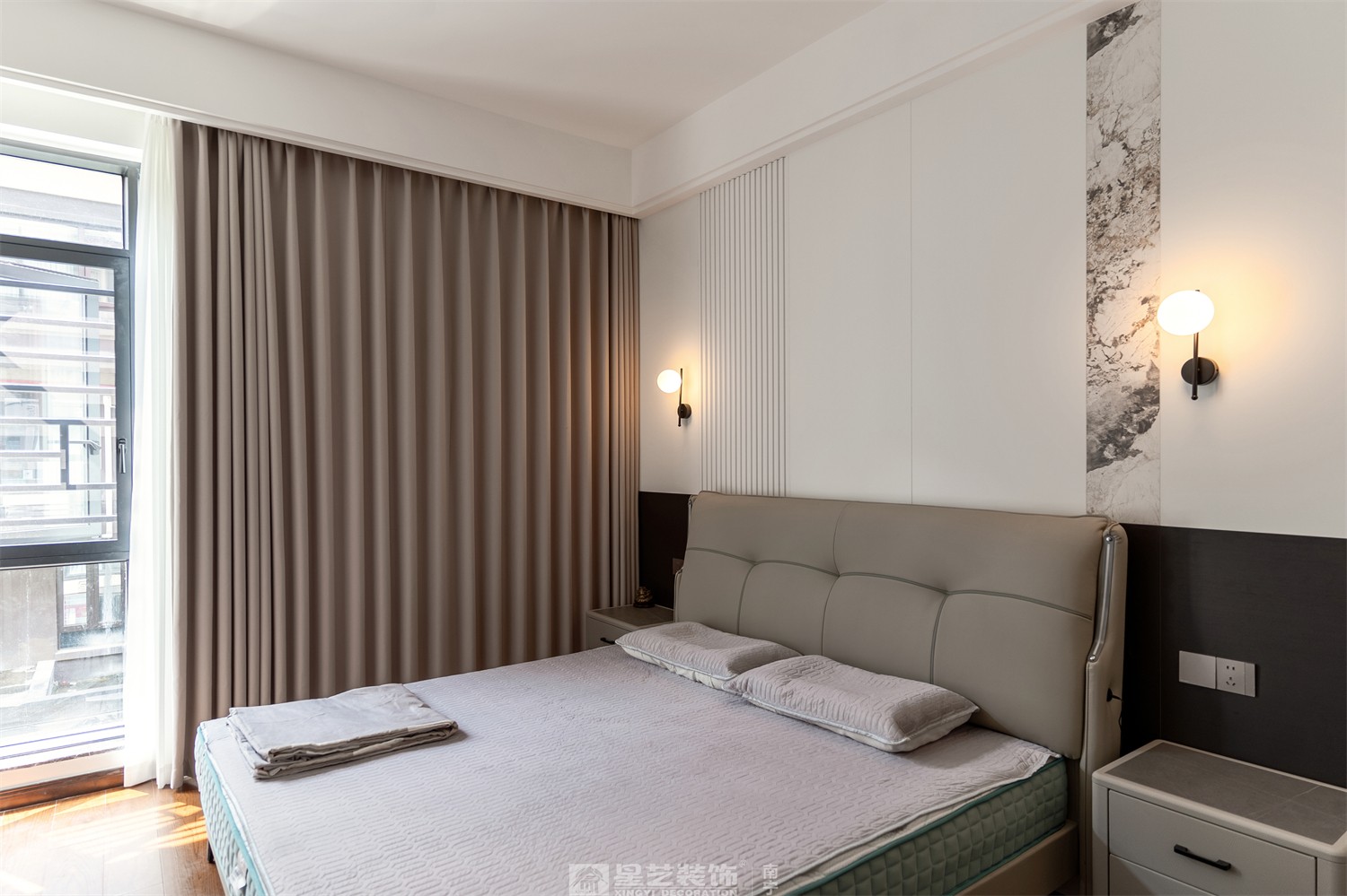 建发五象印月300平现代轻奢卧室装修效果图