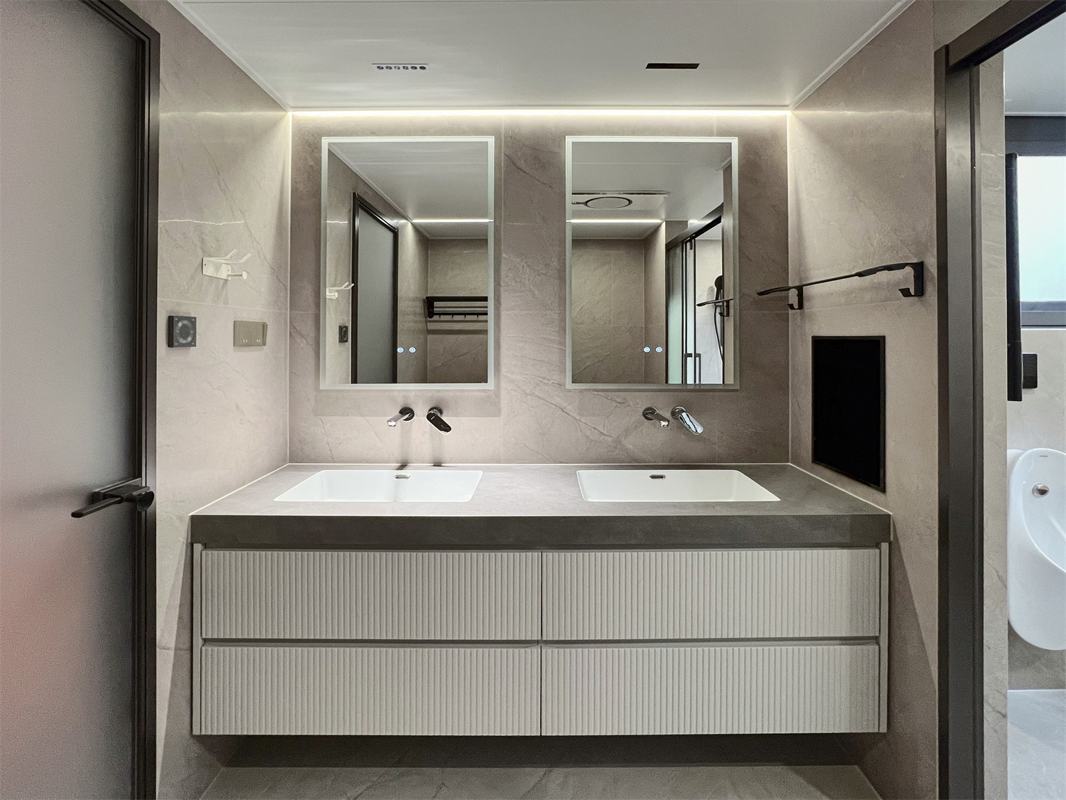 龙光玖珑湖271平现代风格卫生间装修实景图