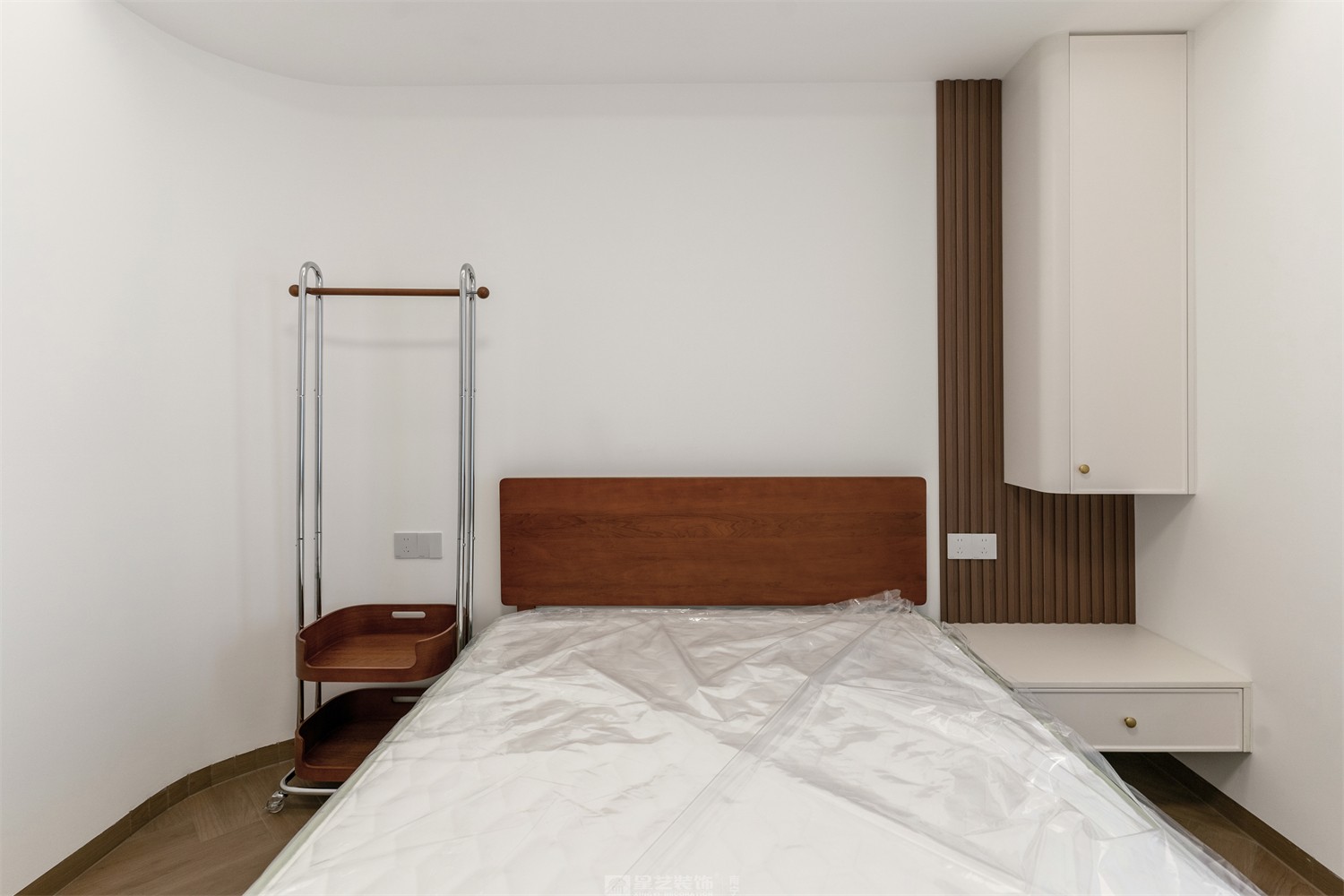 华润中山府113平法式中古卧室装修完工实景图