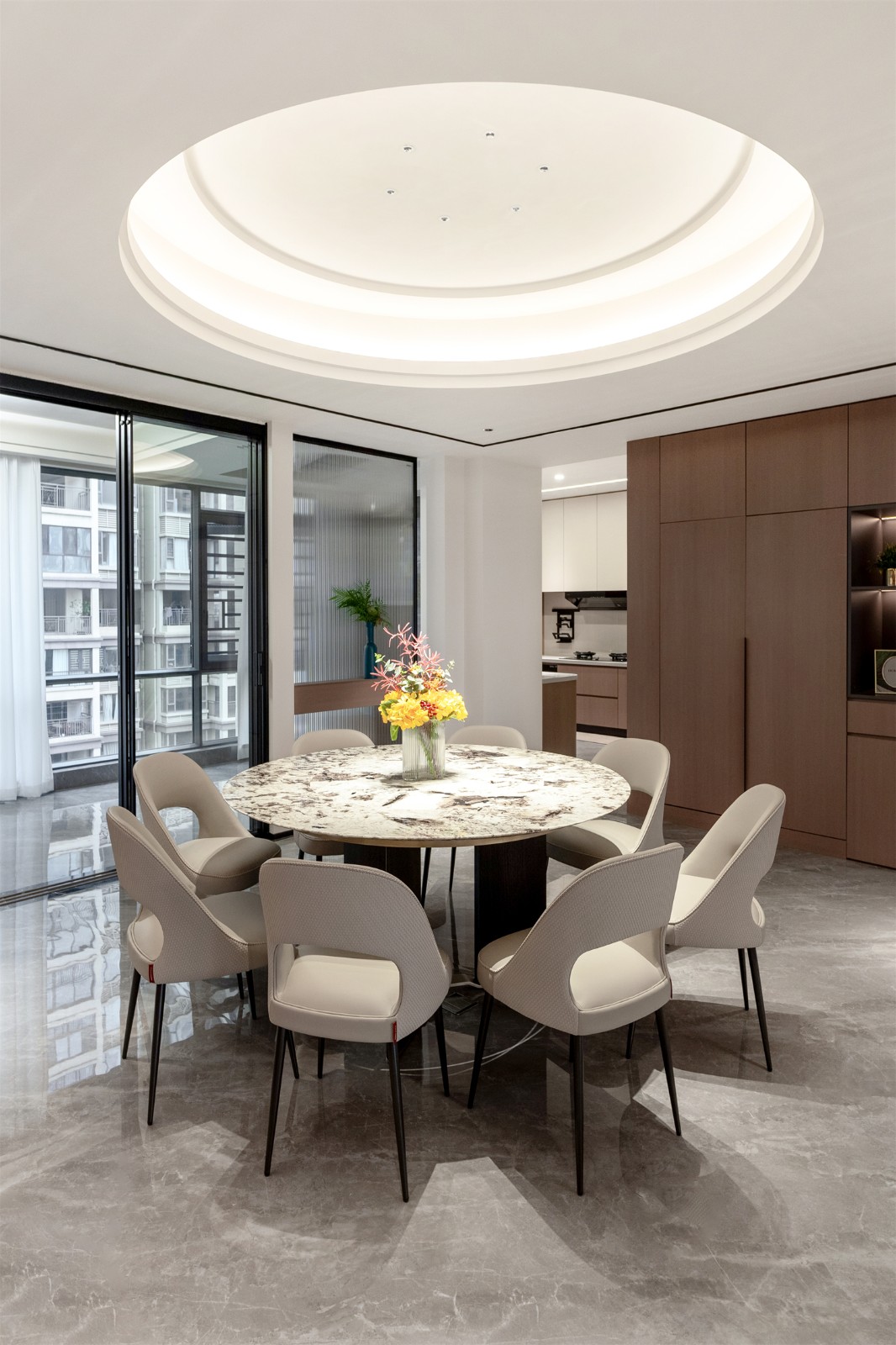 龙光玖珑湖271平现代风格餐厅装修实景图