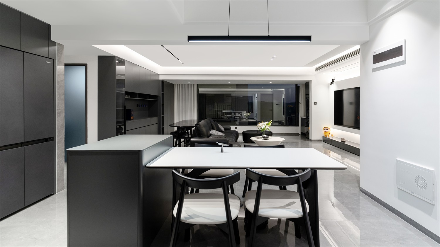 锦云湖光118平现代简约餐厅装修实景图