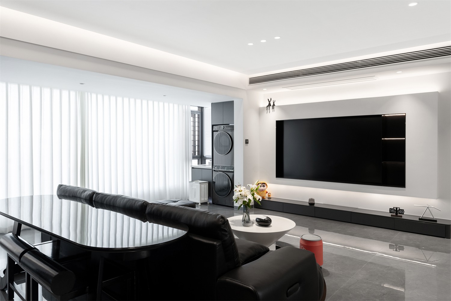 锦云湖光118平现代简约客厅装修实景图