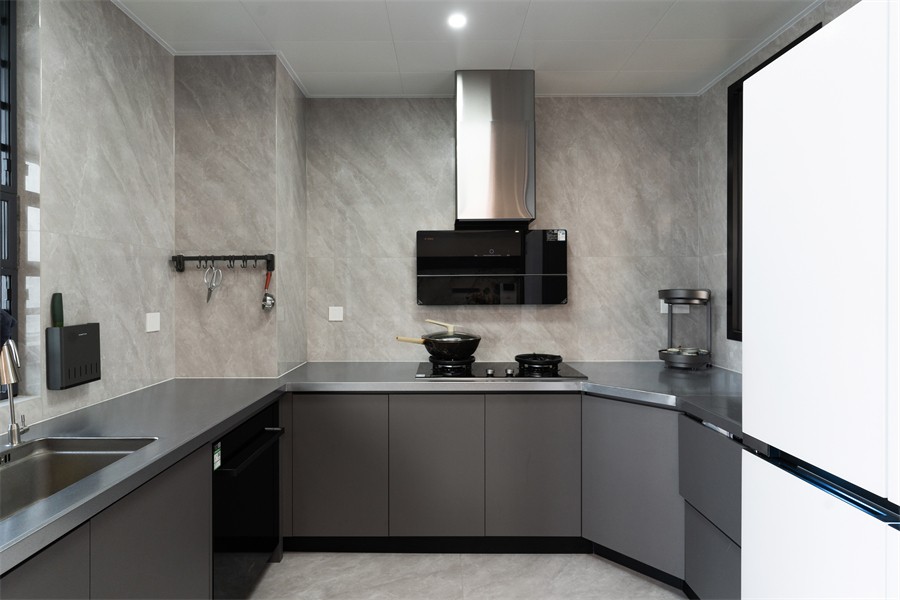 建发养云184平现代风格厨房装修完工实景图